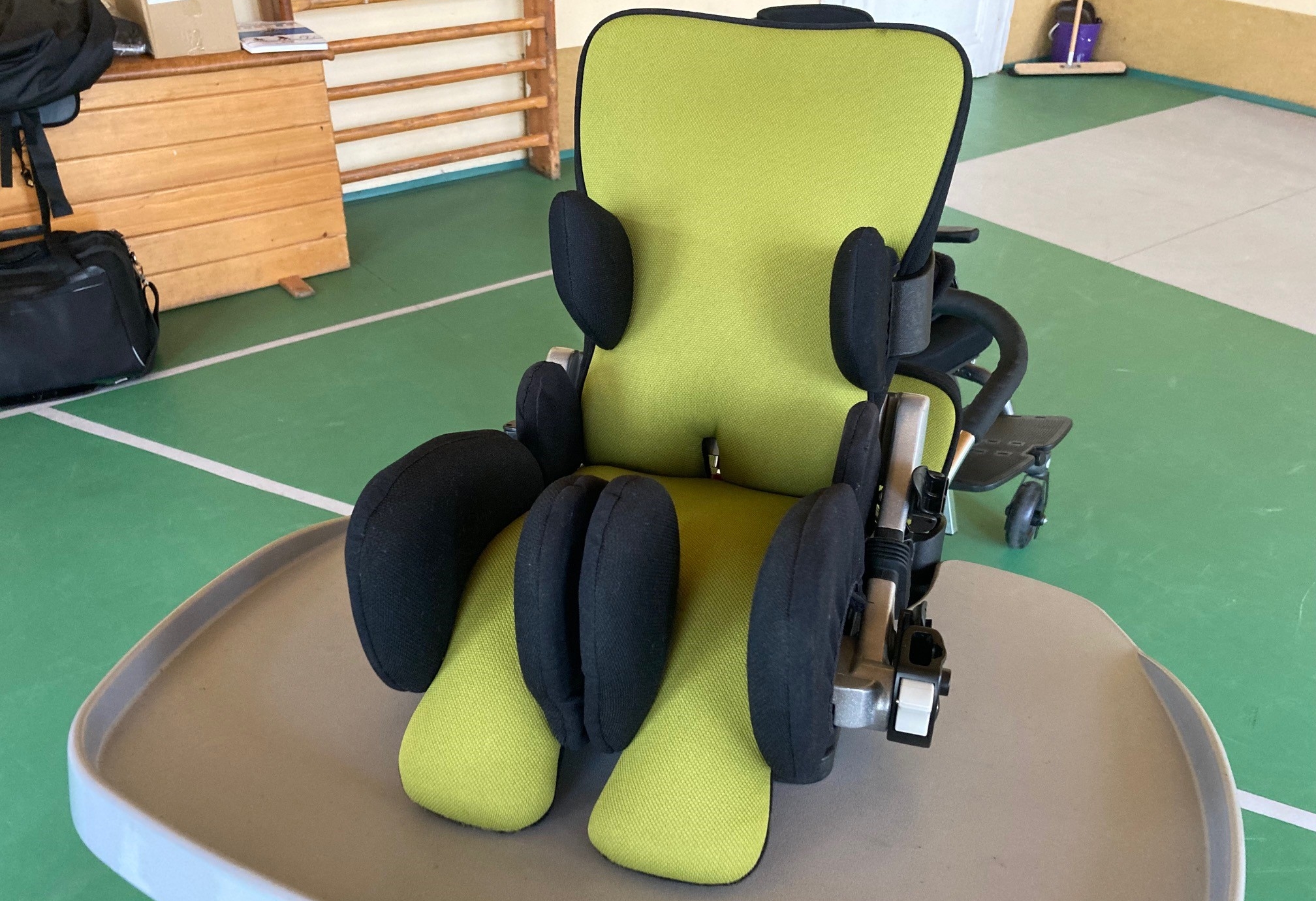 Speciální polohovací židle s opěrkami pro rehabilitaci dětí
